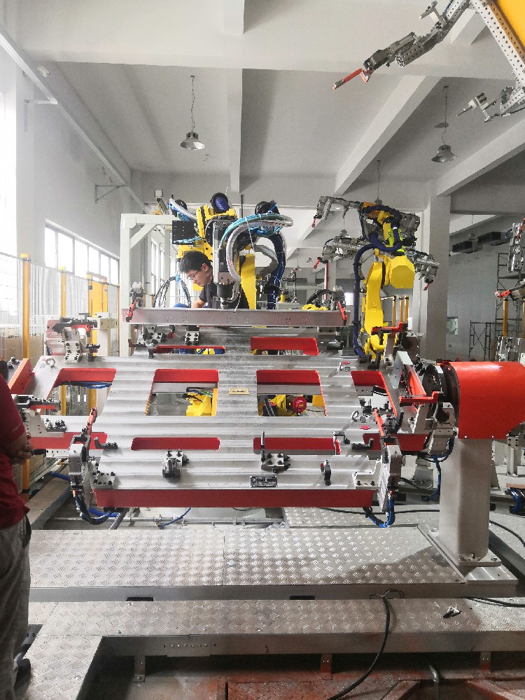 大功率吸塵器配套機(jī)器人多點位吸塵